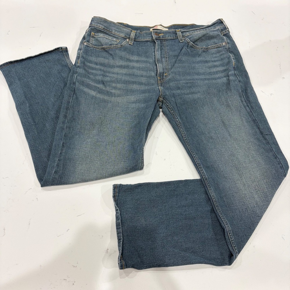 Signature Levi Strauss Men 38x32 Straight Leg Jeans Medium Wash Blue 58988-0048